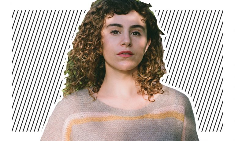 Liza Mandelup's Jawline