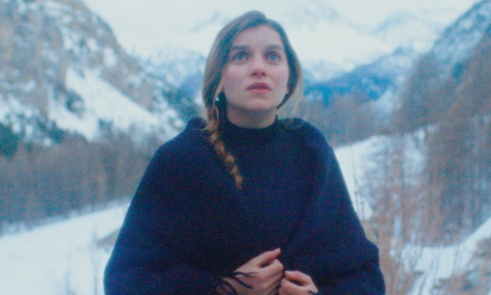 louise-hemon-the-girl-in-the-snow-lengloutie