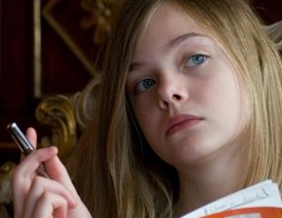 Goodwill Fantasi Skadelig Paltrow Finds A 'Young One' in Elle Fanning - IONCINEMA.com